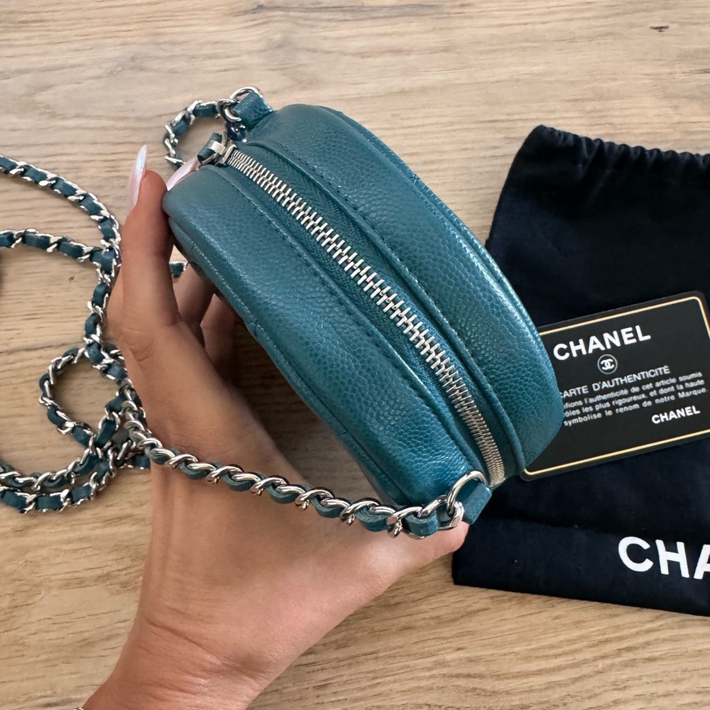 CHANEL Teal Quilted Round Crossbody Bag with Chain Strap - Picture 3 of 5